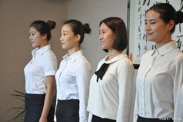 內(nèi)外兼修 文化經(jīng)紀人服務中的專業(yè)禮儀與個人形象塑造