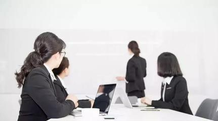 蒼狼商學院營銷知識 終端業(yè)務員跑小區(qū)失敗的核心原因與破局之道——從執(zhí)行者到文化經(jīng)紀人的角色轉(zhuǎn)變